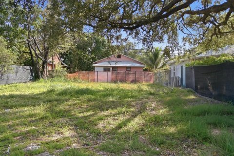 Terreno en venta en Miami, Florida № 1991059 - foto 8