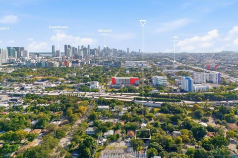 Terreno en venta en Miami, Florida № 1991059 - foto 10