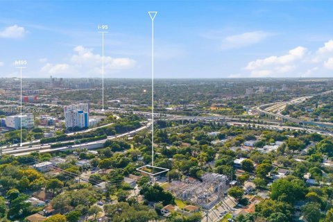 Terreno en venta en Miami, Florida № 1991059 - foto 11