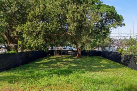 Terreno en venta en Miami, Florida № 1991059 - foto 7