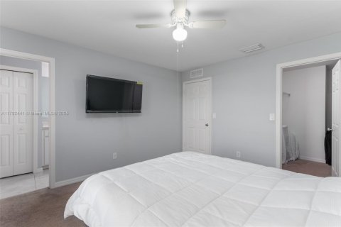 Casa en venta en Cape Coral, Florida, 3 dormitorios, 129.97 m2 № 1742001 - foto 10
