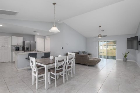 Casa en venta en Cape Coral, Florida, 3 dormitorios, 129.97 m2 № 1742001 - foto 4