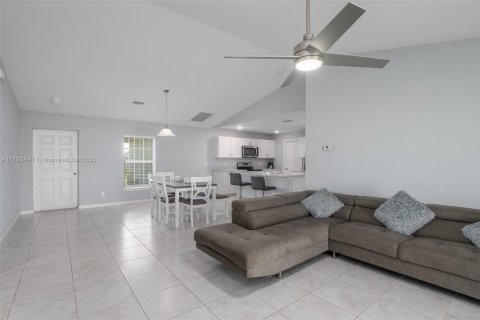 Casa en venta en Cape Coral, Florida, 3 dormitorios, 129.97 m2 № 1742001 - foto 5