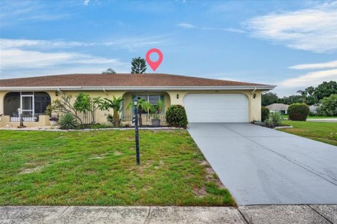 House in Sun City Center, Florida 2 bedrooms, 172.8 sq.m. № 2286969
