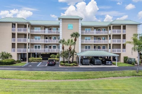 Copropriété à vendre à Madeira Beach, Floride: 2 chambres, 125.42 m2 № 1803270 - photo 1