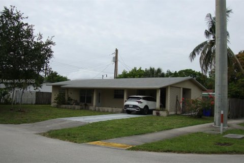 House in Pompano Beach, Florida 3 bedrooms, 144.18 sq.m. № 1809786 - photo 4