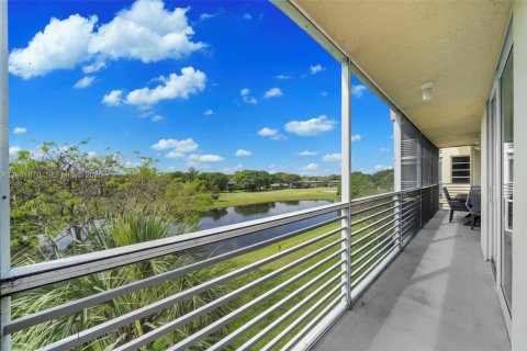 Copropriété à vendre à Pompano Beach, Floride: 3 chambres, 129.13 m2 № 2088671 - photo 27