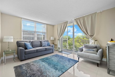 Copropriété à vendre à Pompano Beach, Floride: 3 chambres, 129.13 m2 № 2088671 - photo 16