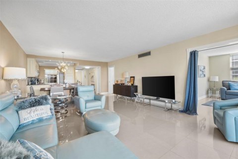 Copropriété à vendre à Pompano Beach, Floride: 3 chambres, 129.13 m2 № 2088671 - photo 13