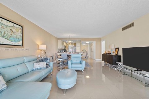 Copropriété à vendre à Pompano Beach, Floride: 3 chambres, 129.13 m2 № 2088671 - photo 11