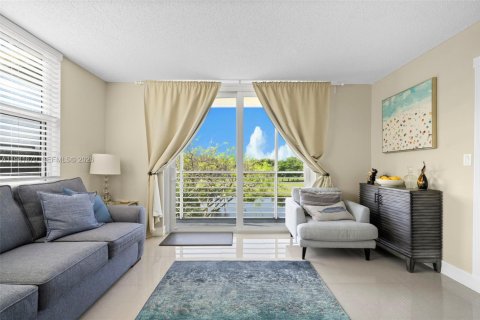 Copropriété à vendre à Pompano Beach, Floride: 3 chambres, 129.13 m2 № 2088671 - photo 17
