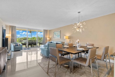 Copropriété à vendre à Pompano Beach, Floride: 3 chambres, 129.13 m2 № 2088671 - photo 2