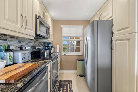 Copropriété à vendre à Pompano Beach, Floride: 3 chambres, 129.13 m2 № 2088671 - photo 9