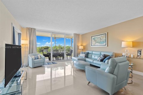 Copropriété à vendre à Pompano Beach, Floride: 3 chambres, 129.13 m2 № 2088671 - photo 10