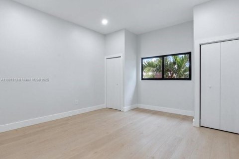 House in Lauderdale-by-the-Sea, Florida 4 bedrooms, 230.68 sq.m. № 1683449 - photo 20