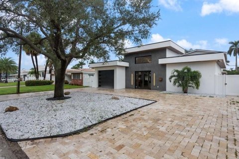 House in Lauderdale-by-the-Sea, Florida 4 bedrooms, 230.68 sq.m. № 1683449 - photo 2