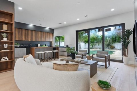 House in Lauderdale-by-the-Sea, Florida 4 bedrooms, 230.68 sq.m. № 1683449 - photo 6