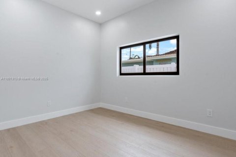 House in Lauderdale-by-the-Sea, Florida 4 bedrooms, 230.68 sq.m. № 1683449 - photo 22
