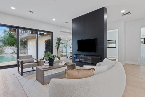 House in Lauderdale-by-the-Sea, Florida 4 bedrooms, 230.68 sq.m. № 1683449 - photo 8