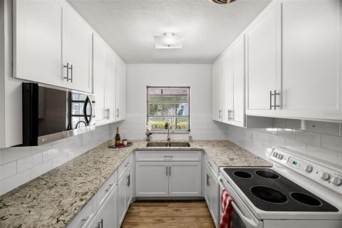 Villa ou maison à vendre à Clearwater, Floride: 4 chambres, 141.4 m2 № 2216894 - photo 6