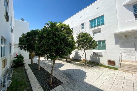 Copropriété à louer à Miami Beach, Floride: 2 chambres, 74.51 m2 № 1966351 - photo 21