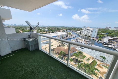 Condominio en venta en North Miami, Florida, 1 dormitorio, 68.75 m2 № 1983172 - foto 1