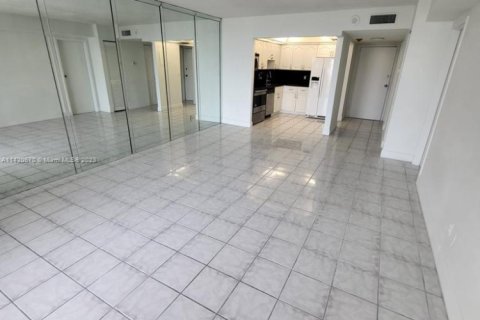 Condominio en venta en North Miami, Florida, 1 dormitorio, 68.75 m2 № 1983172 - foto 10