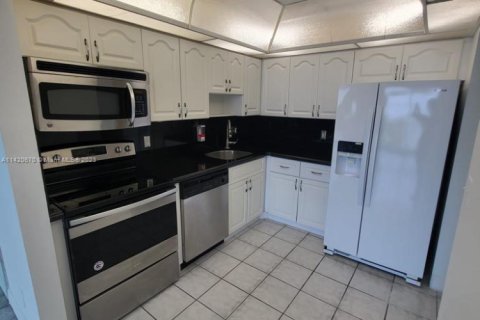 Condominio en venta en North Miami, Florida, 1 dormitorio, 68.75 m2 № 1983172 - foto 4