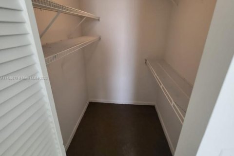 Condominio en venta en North Miami, Florida, 1 dormitorio, 68.75 m2 № 1983172 - foto 14