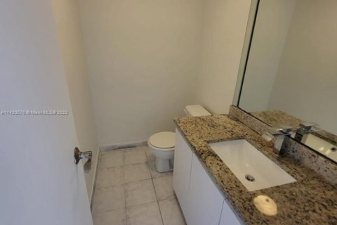 Condominio en venta en North Miami, Florida, 1 dormitorio, 68.75 m2 № 1983172 - foto 13