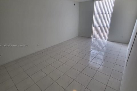 Condominio en venta en North Miami, Florida, 1 dormitorio, 68.75 m2 № 1983172 - foto 8