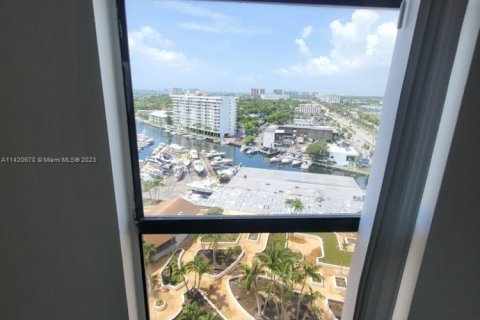 Condominio en venta en North Miami, Florida, 1 dormitorio, 68.75 m2 № 1983172 - foto 3