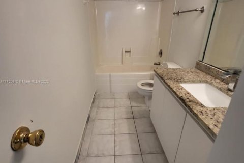 Condominio en venta en North Miami, Florida, 1 dormitorio, 68.75 m2 № 1983172 - foto 11