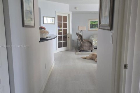 Condo in Miami, Florida, 1 bedroom  № 1776187 - photo 9