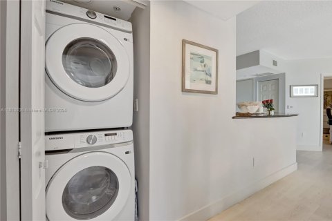 Condo in Miami, Florida, 1 bedroom  № 1776187 - photo 15