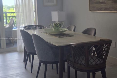Condo in Miami, Florida, 1 bedroom  № 1776187 - photo 10