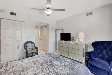 Condo in Miami, Florida, 1 bedroom  № 1776187 - photo 18