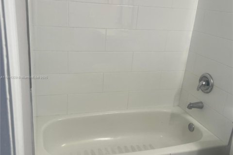 Appartement à louer à Miami, Floride: 2 chambres, 84.73 m2 № 1951529 - photo 18