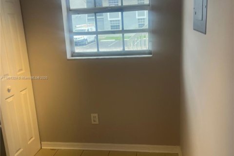 Appartement à louer à Miami, Floride: 2 chambres, 84.73 m2 № 1951529 - photo 12