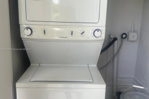 Appartement à louer à Miami, Floride: 2 chambres, 84.73 m2 № 1951529 - photo 30