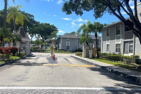 Appartement à louer à Miami, Floride: 2 chambres, 84.73 m2 № 1951529 - photo 3