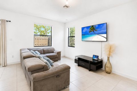 Townhouse in Miami, Florida 4 bedrooms, 193.79 sq.m. № 2183564 - photo 3