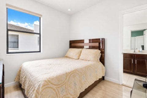 Townhouse in Miami, Florida 4 bedrooms, 193.79 sq.m. № 2183564 - photo 12