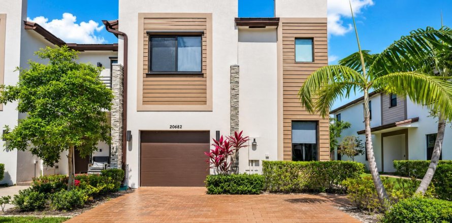 Townhouse in Miami, Florida 4 bedrooms, 193.79 sq.m. № 2183564