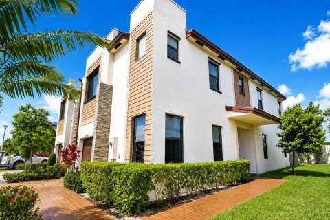 Townhouse in Miami, Florida 4 bedrooms, 193.79 sq.m. № 2183564 - photo 13