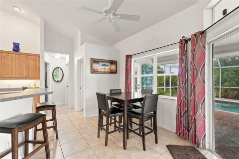 House in Port Charlotte, Florida 3 bedrooms, 148.83 sq.m. № 2411555 - photo 18