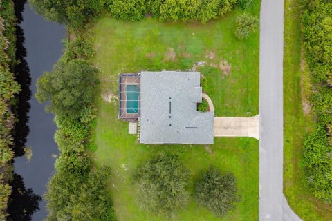 House in Port Charlotte, Florida 3 bedrooms, 148.83 sq.m. № 2411555 - photo 4