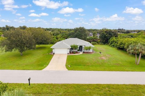 House in Port Charlotte, Florida 3 bedrooms, 148.83 sq.m. № 2411555 - photo 3