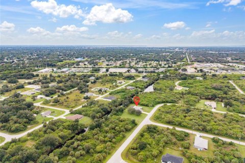 House in Port Charlotte, Florida 3 bedrooms, 148.83 sq.m. № 2411555 - photo 6