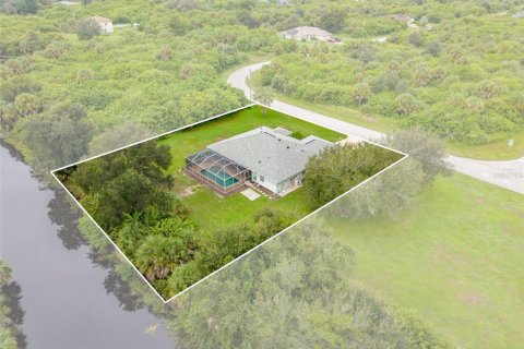 House in Port Charlotte, Florida 3 bedrooms, 148.83 sq.m. № 2411555 - photo 2